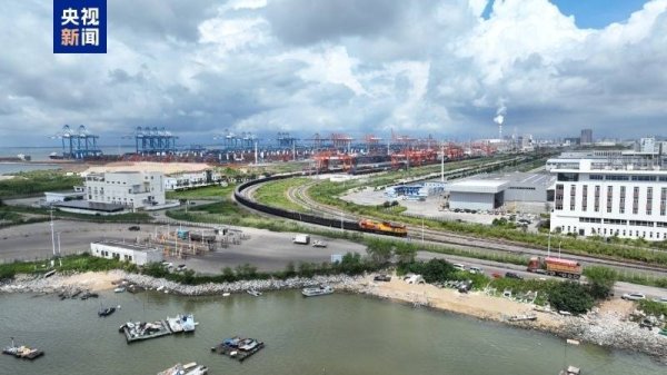 红盘 西部陆海新通道班列首次实现年度发送量破百万标箱